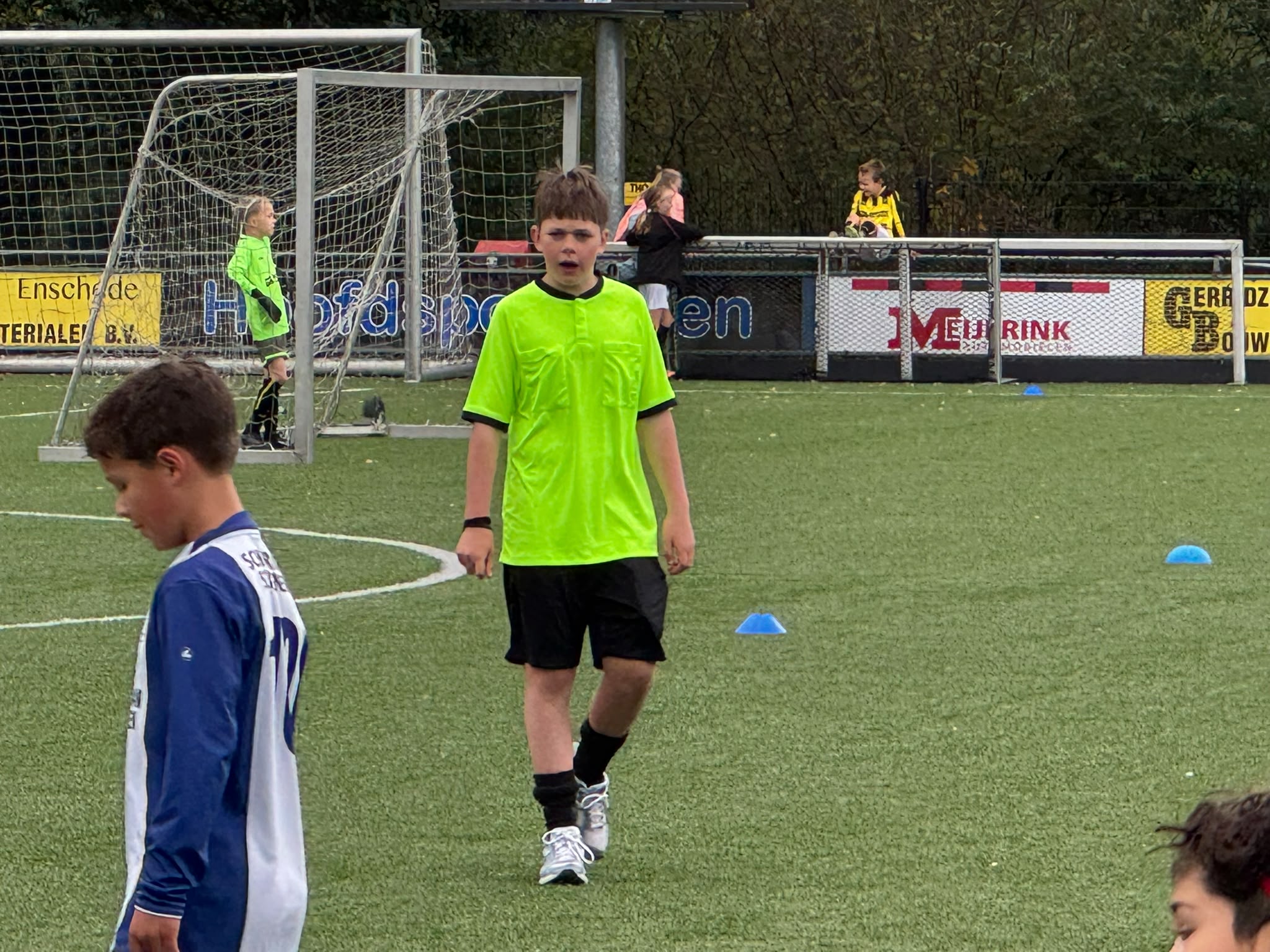 Floyd van der Meer maakt prima debuut als scheidsrechter — foto 2